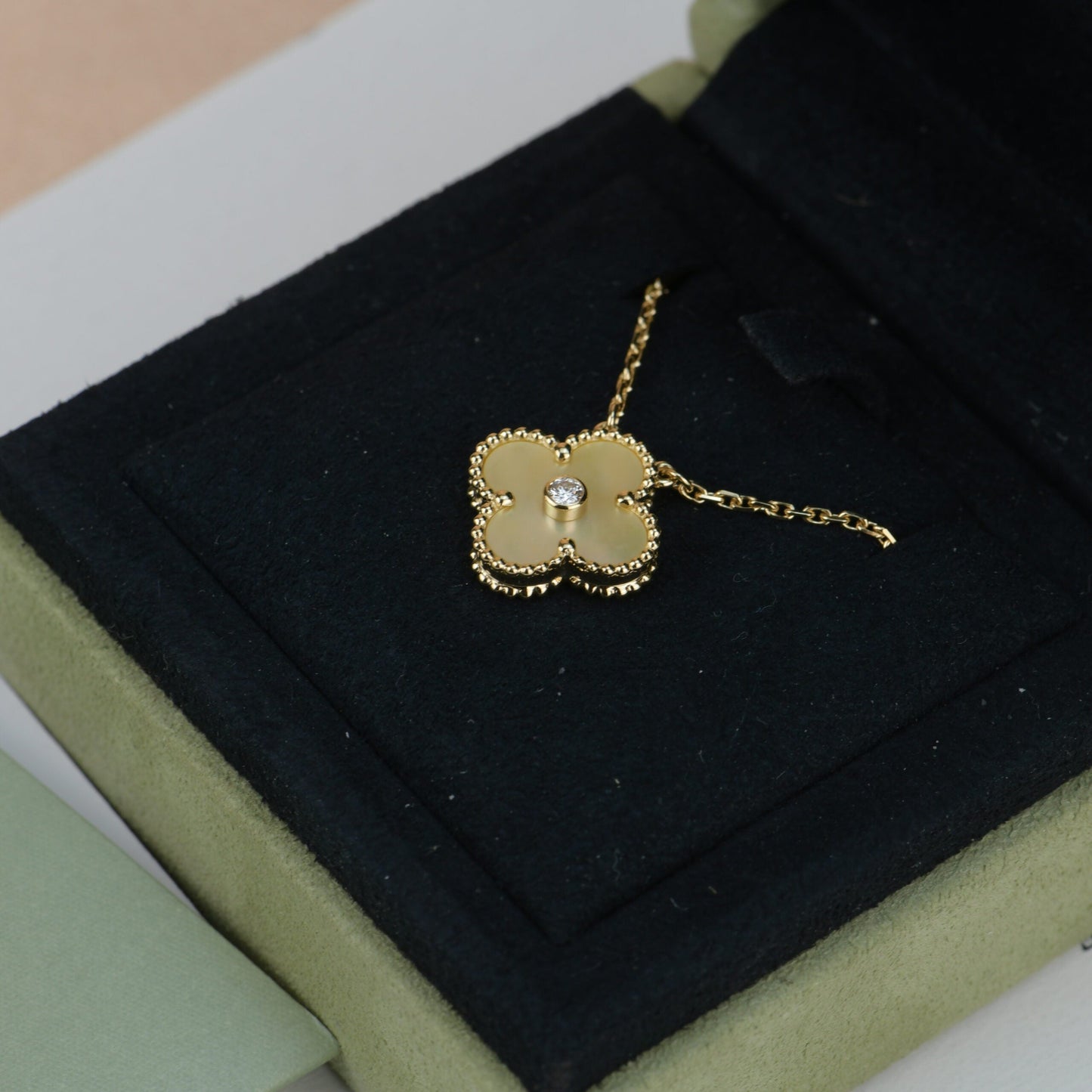 [Glow Jewelry]CLOVER 15MM DIAMOND GOLD MOTHER OF PEARL NECKLACE