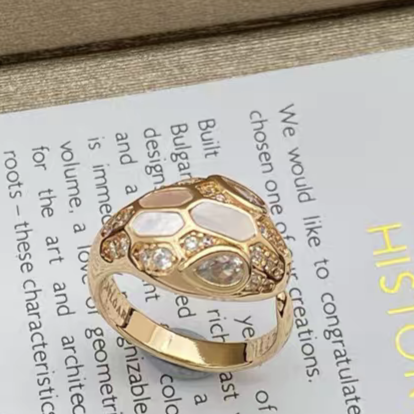 [Glow Jewelry]BRAND NEW ASSORTED SNAKE HEAD MOTHER OF PEARL RINGS
