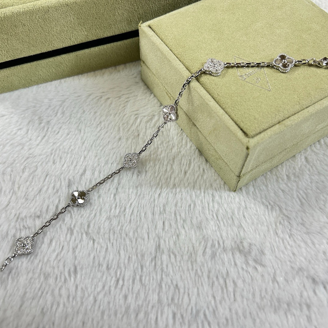 [Glow Jewelry]CLOVER 6 MOTIF DIAMOND LASER BRACELET