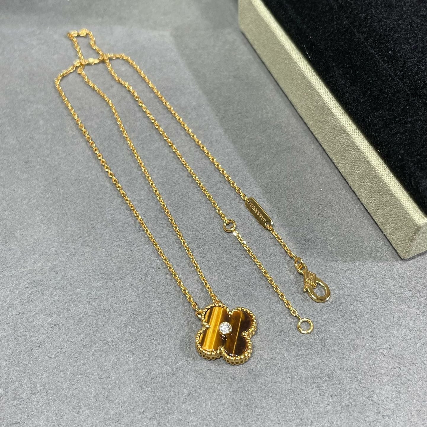 [Glow Jewelry]CLOVER 15MM DIAMOND AND YELLOW TIGER'S EYE AGATE necklace