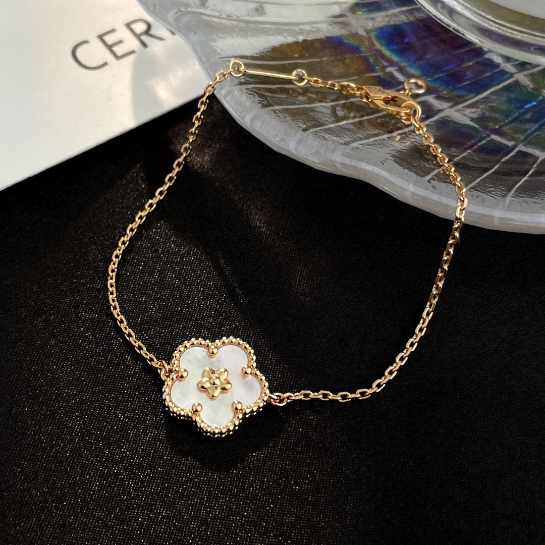 [Glow Jewelry]LUCKY WHITE MOP PLUM BLOSSOM  BRACELET