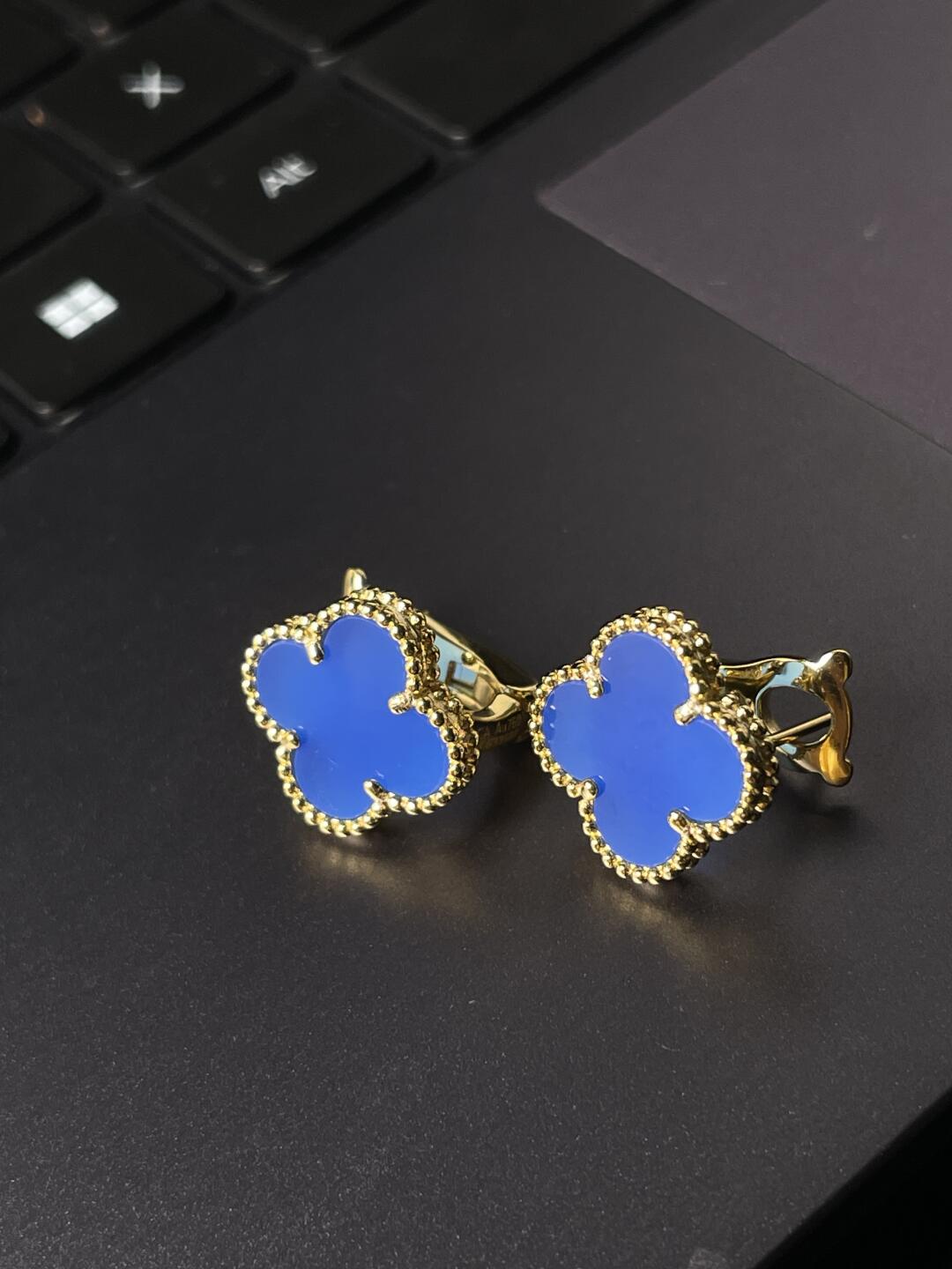 [Glow Jewelry] CLOVER LARGE (20mm) 1 MOTIFS BLUE MOP STUD EARRINGS
