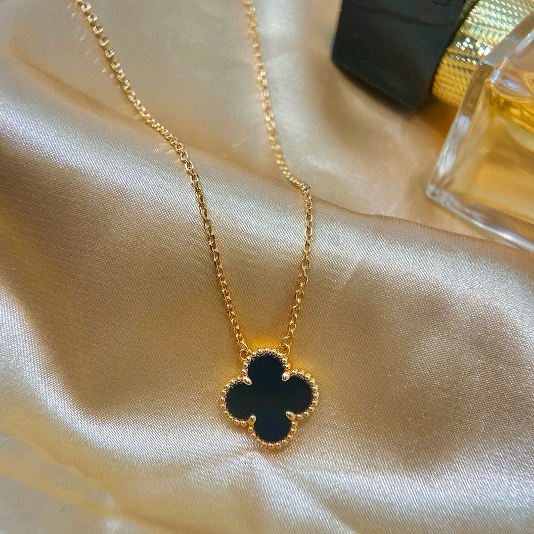 [Glow Jewelry]CLOVER 15MM BLACK ONYX SINGLE FLOWER NECKLACE