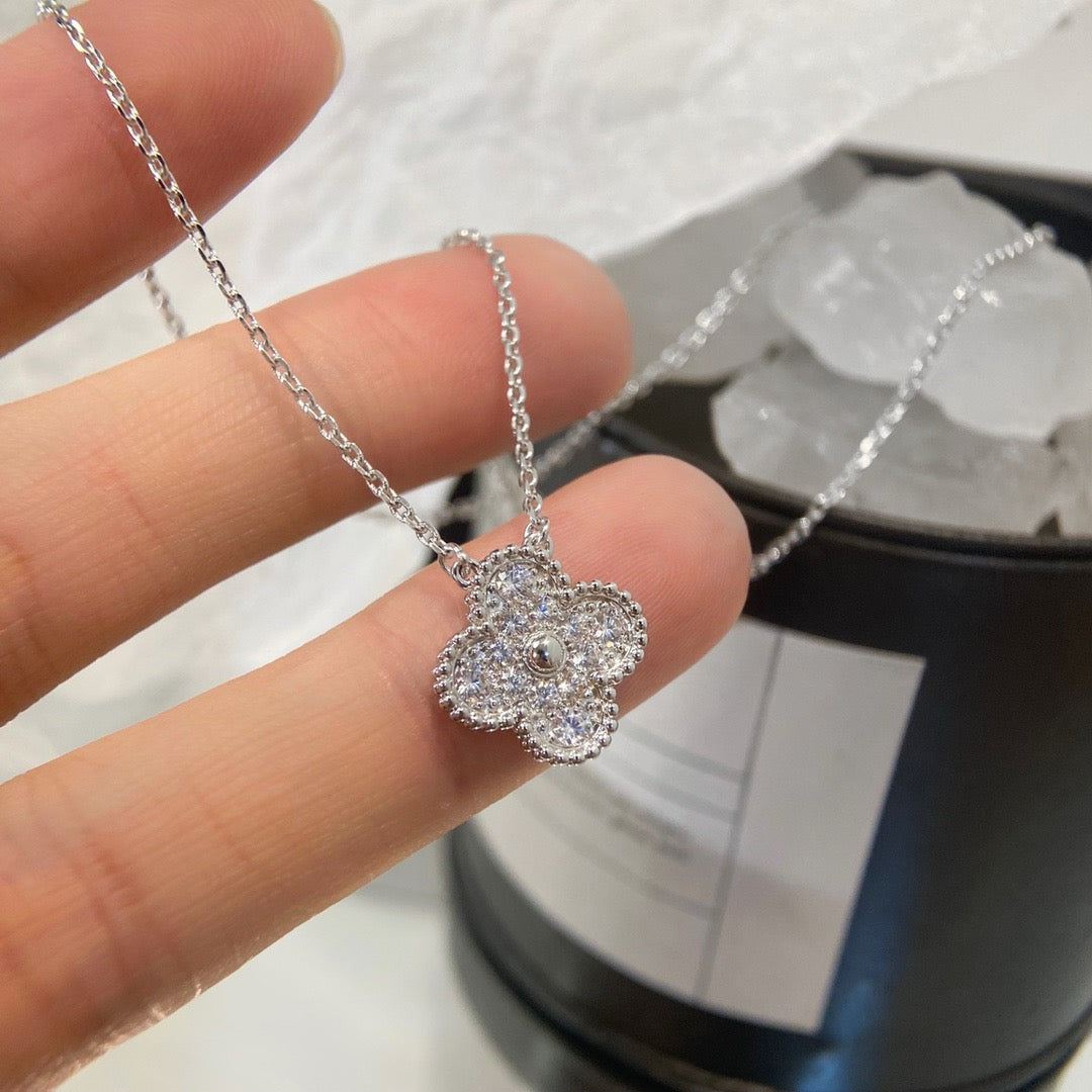 [Glow Jewelry]CLOVER 15MM DIAMOND SINGLE FLOWER NECKLACE