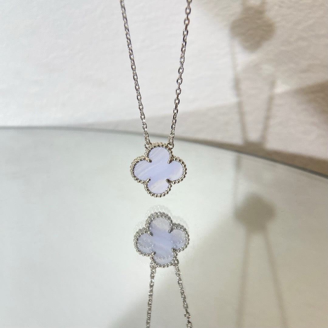 [Glow Jewelry]CLOVER 15MM BLUE CHALCEDONY NECKLACE SILVER