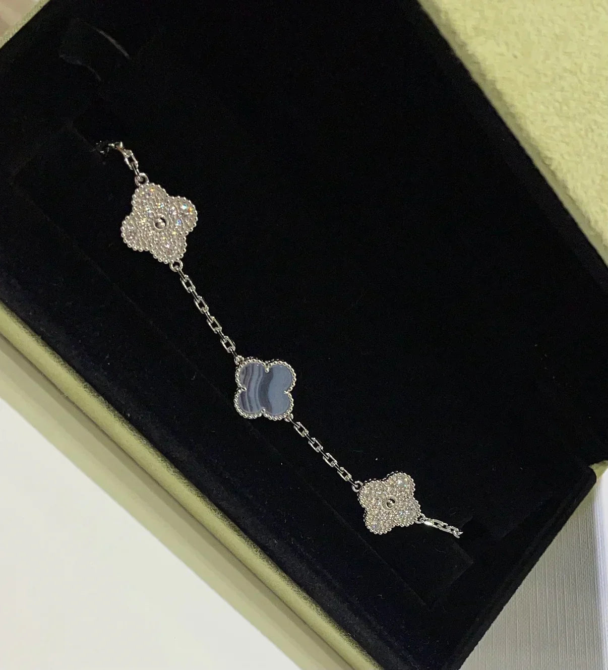 [Glow Jewelry] CLOVER 5 MOTIF PURPLE CHALCEDONY BRACELET COLLECTION