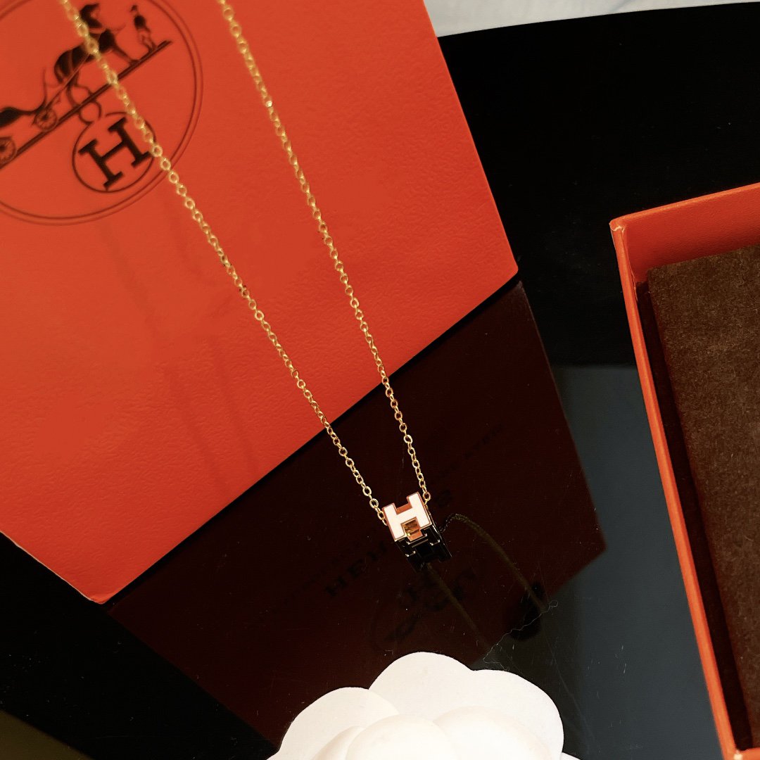 ¡®Glow Jewelry¡¯H WHITE SQUARE GOLD NECKLACE