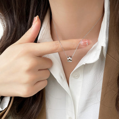 [Glow Jewelry]BEE MINI PEDANT DIAMOND NECKLACE