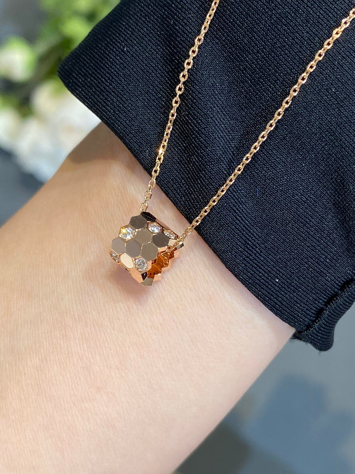 ¡®Glow Jewelry¡¯BEE LOVE DIAMOND NECKLACE
