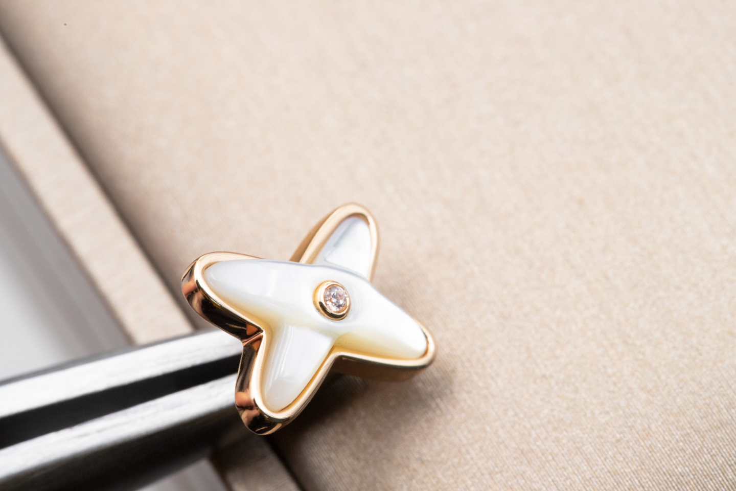 [Glow Jewelry]JEUX DE WHITE MOP ROSE GOLD DIAMOND EARRINGS