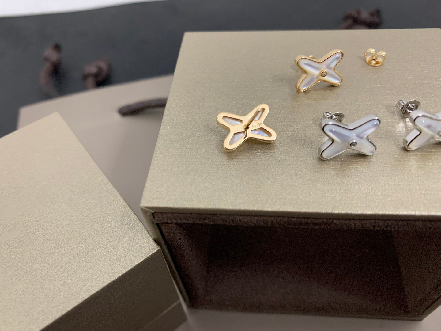 ¡®Glow Jewelry¡¯JEUX DE WHITE MOP SILVER DIAMOND EARRINGS