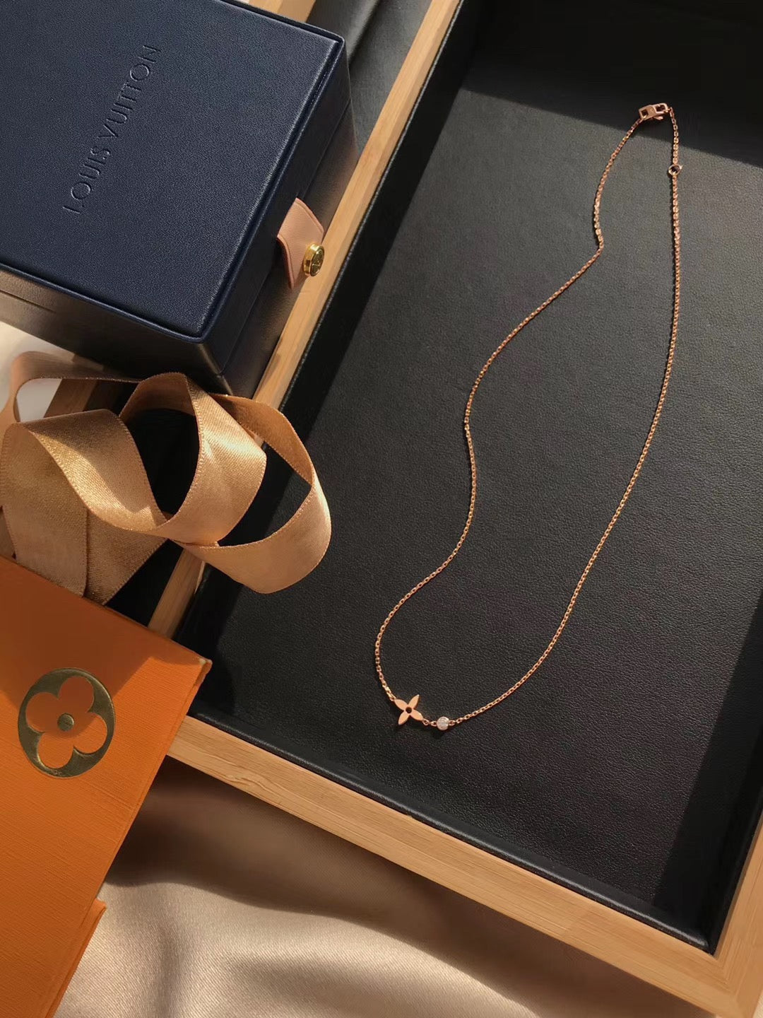 ¡®Glow Jewelry¡¯BLOSSOM PENDANT PINK GOLD AND DIAMOND