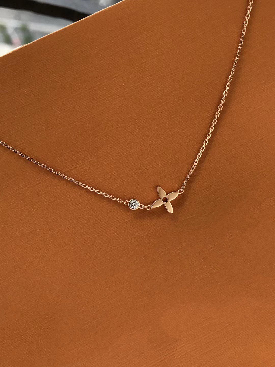 ¡®Glow Jewelry¡¯BLOSSOM PENDANT PINK GOLD AND DIAMOND