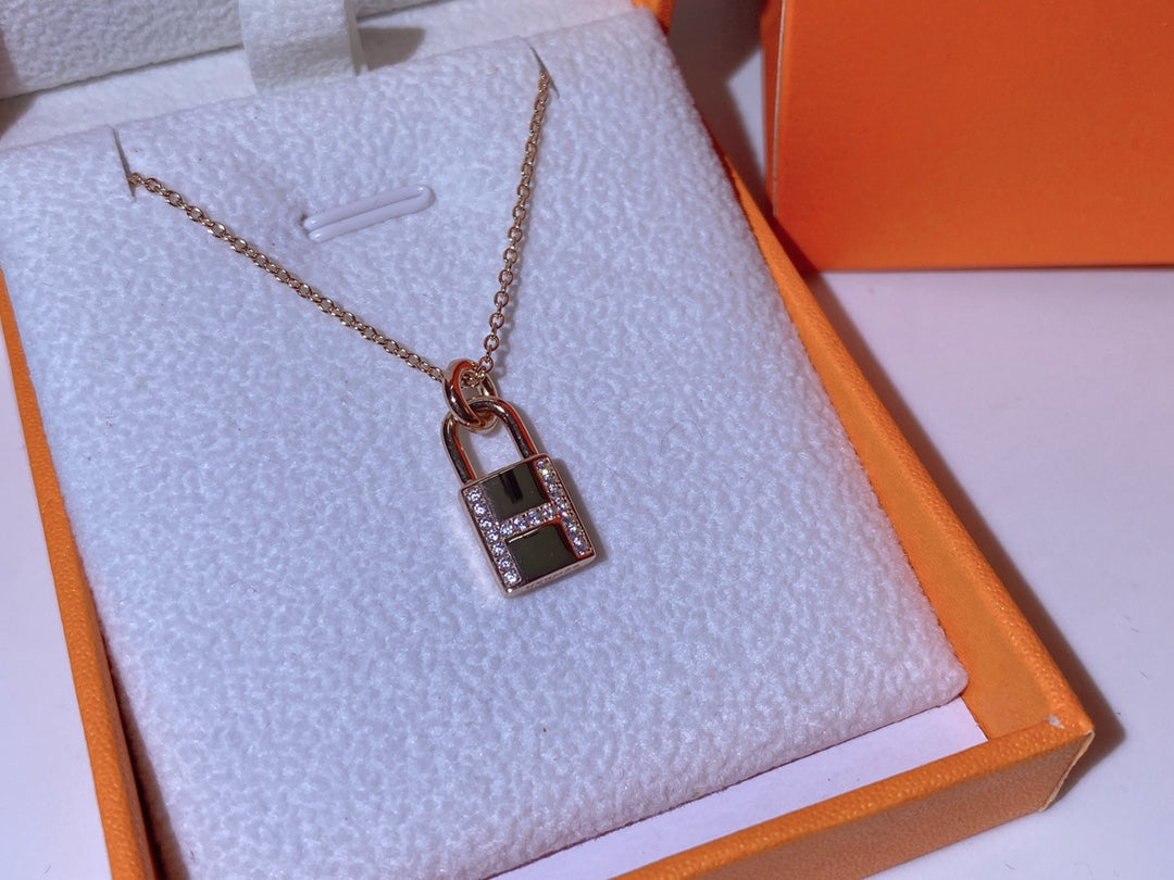 ¡®Glow Jewelry¡¯HM ADVANCED NICHE LOCK HEAD NECKLACE DIAMONDS