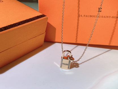¡®Glow Jewelry¡¯HM ADVANCED NICHE LOCK HEAD NECKLACE DIAMONDS