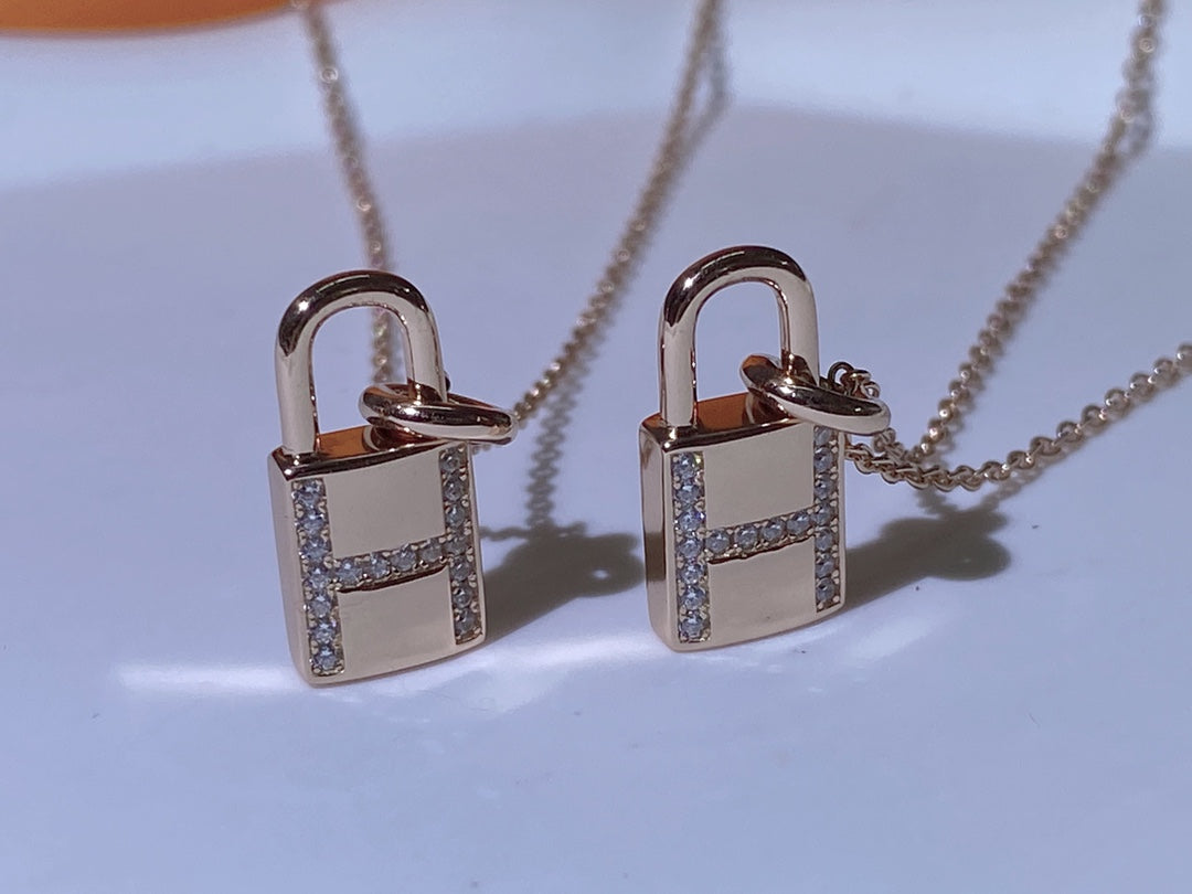 [Glow Jewelry]HM ADVANCED NICHE LOCK HEAD NECKLACE DIAMONDS