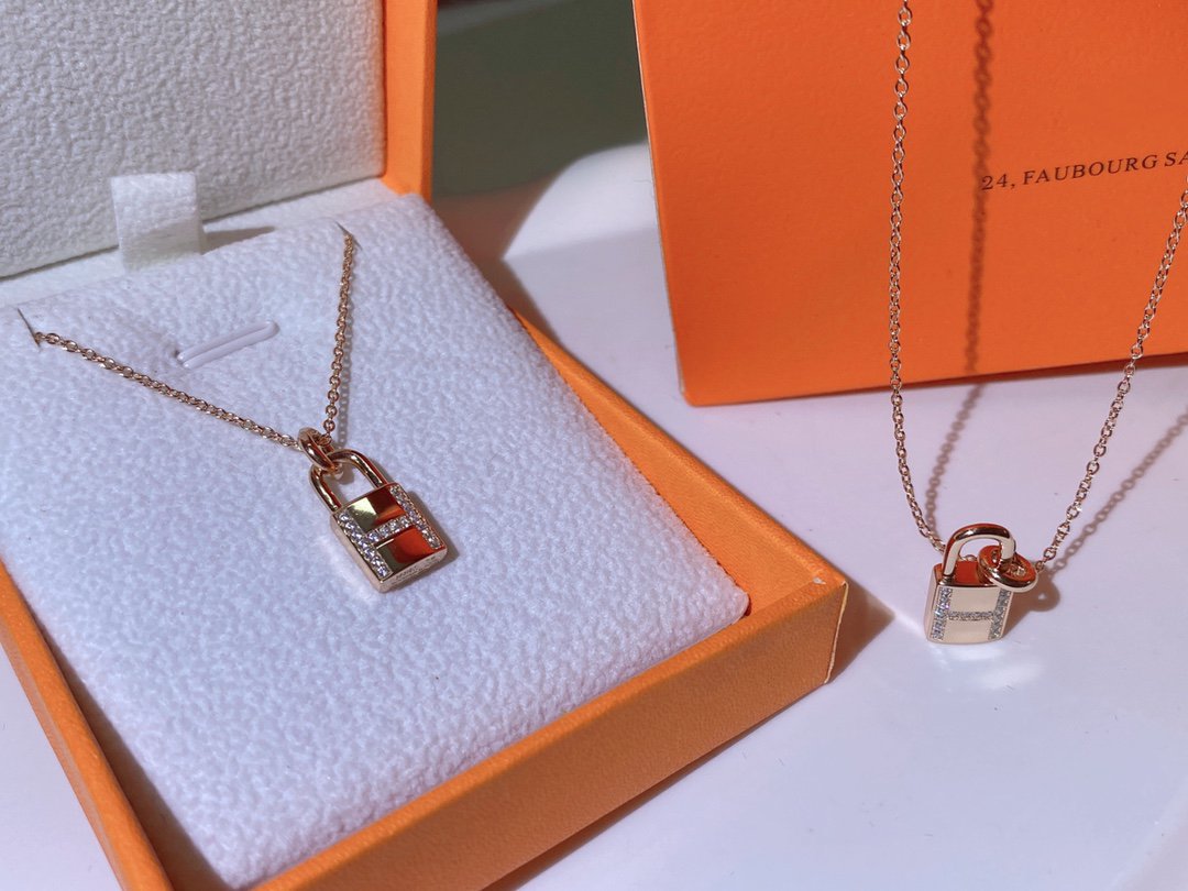 [Glow Jewelry]HM ADVANCED NICHE LOCK HEAD NECKLACE DIAMONDS