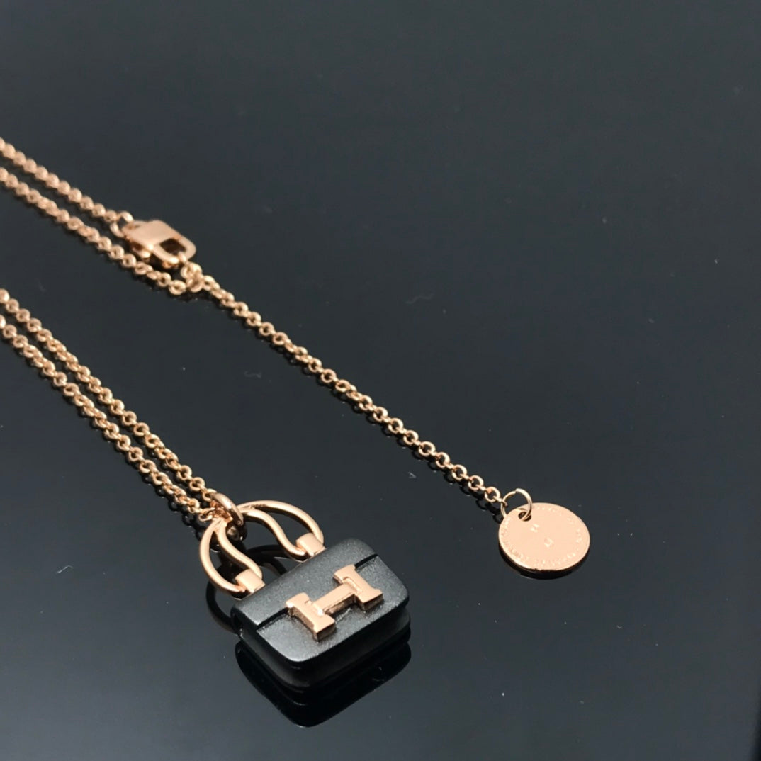 [Glow Jewelry]WOMEN'S HM AMULETTES CONSTANCE PENDANT NECKLACE