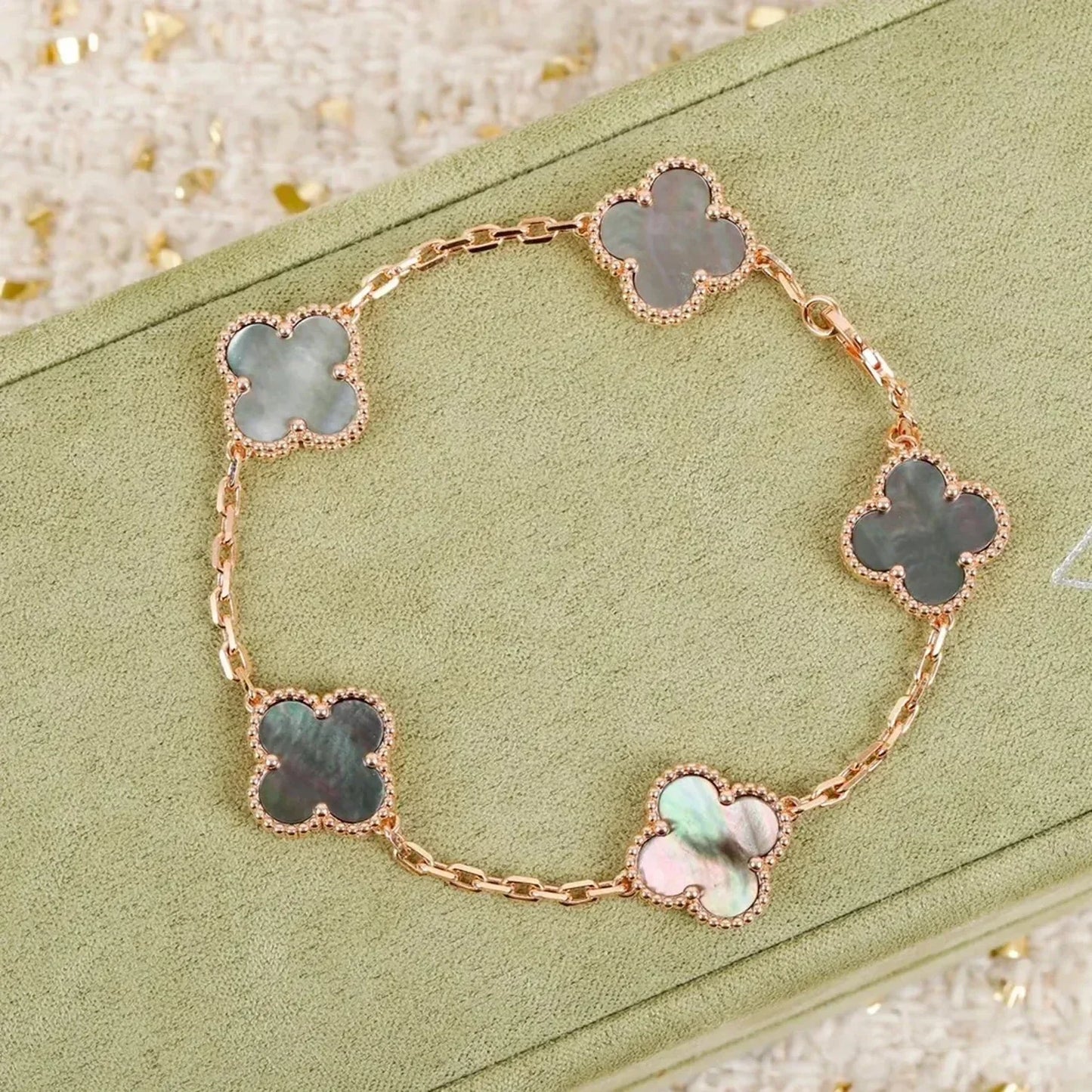 [Glow Jewelry]New CLOVER 5 MOTIF GRAY MOP BRACELET COLLECTION
