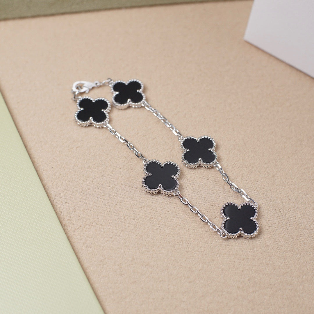 [Glow Jewelry]New CLOVER 5 MOTIF ONYXS BRACELET COLLECTION