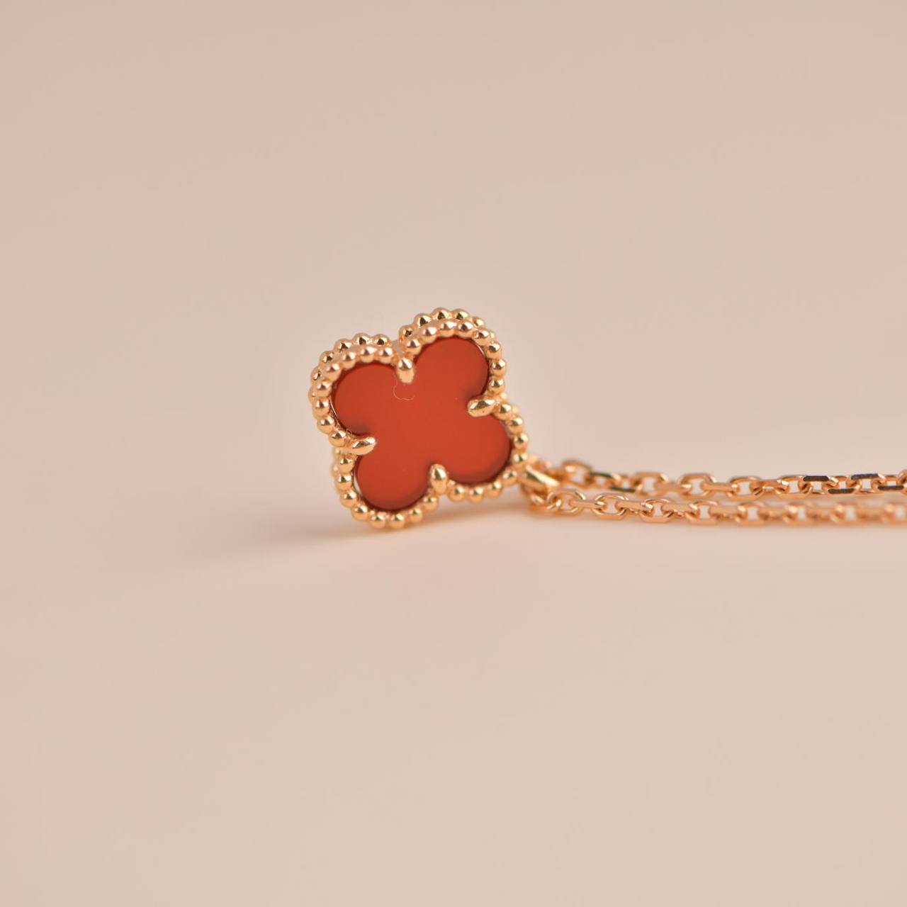 [Glow Jewelry]CLOVER MINI 9.5MM WHITE CARNELIANS NECKLACE