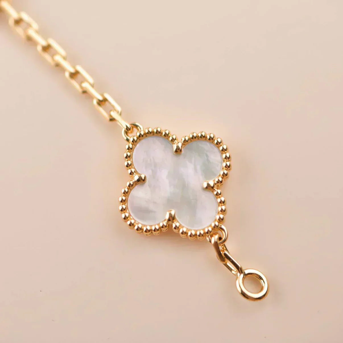 [Glow Jewelry]CLOVER WHITE PEARL MOP 5 MOTIF BRACELET COLLECTION