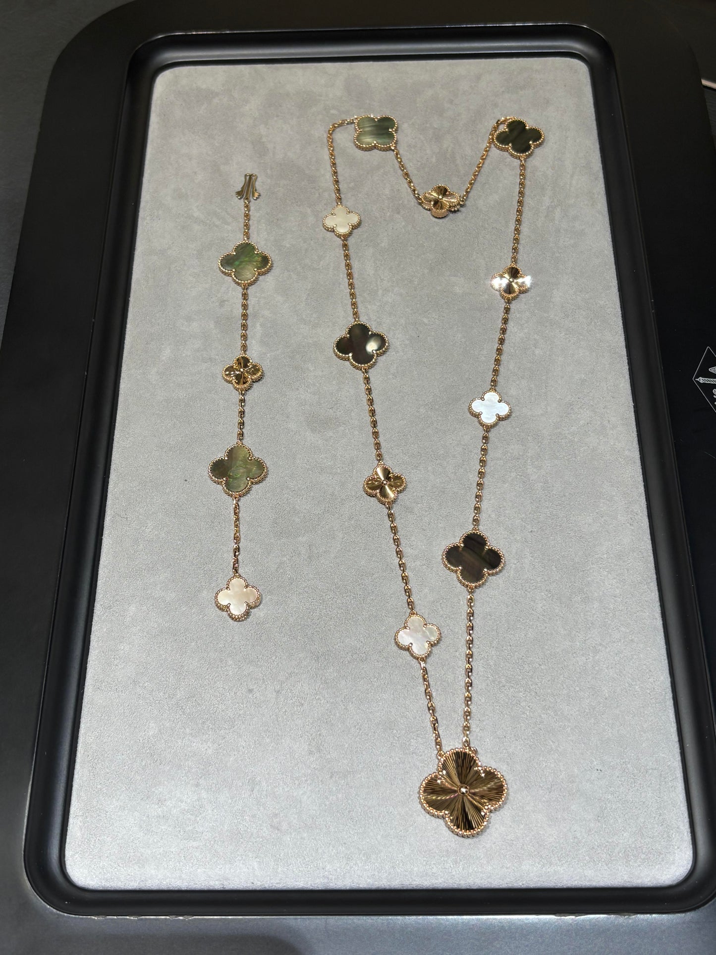 [¡®Glow Jewelry¡¯] 25 NEW CLOVER 15 MOTIFS GRAY MOTHER-OF-PEARL