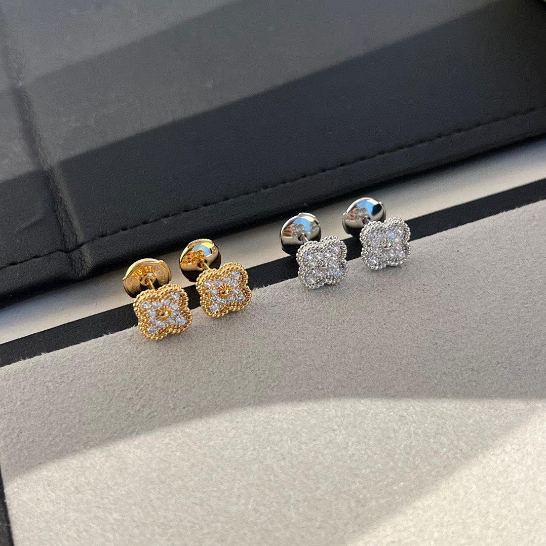 ¡®Glow Jewelry¡¯CLOVER MINI DIAMOND STUD EARRINGS