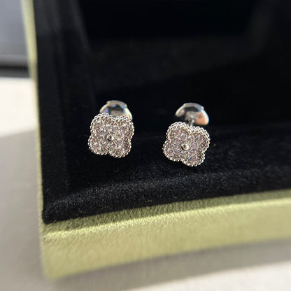 [Glow Jewelry]CLOVER MINI DIAMOND STUD EARRINGS