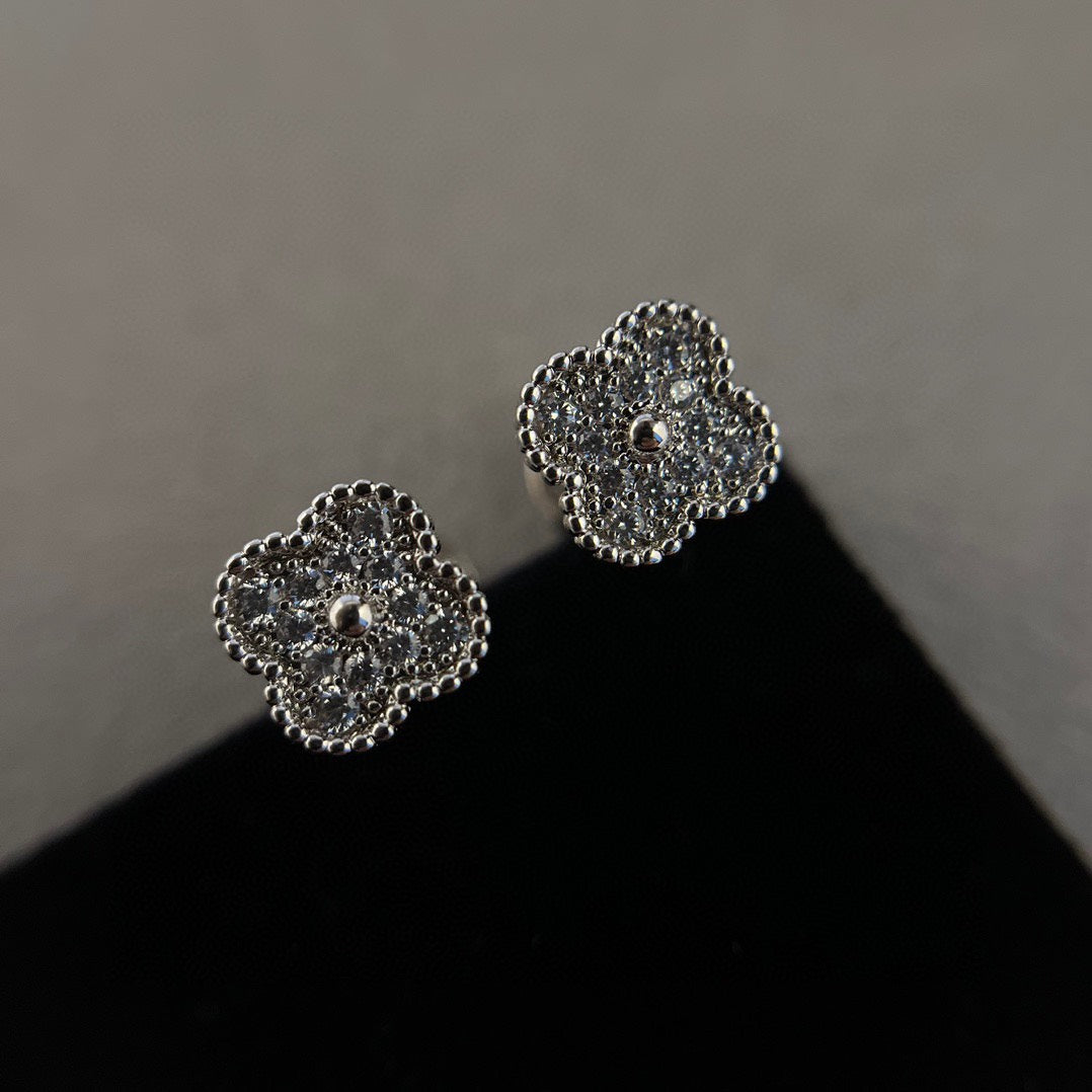 ¡®Glow Jewelry¡¯CLOVER MINI DIAMOND STUD EARRINGS