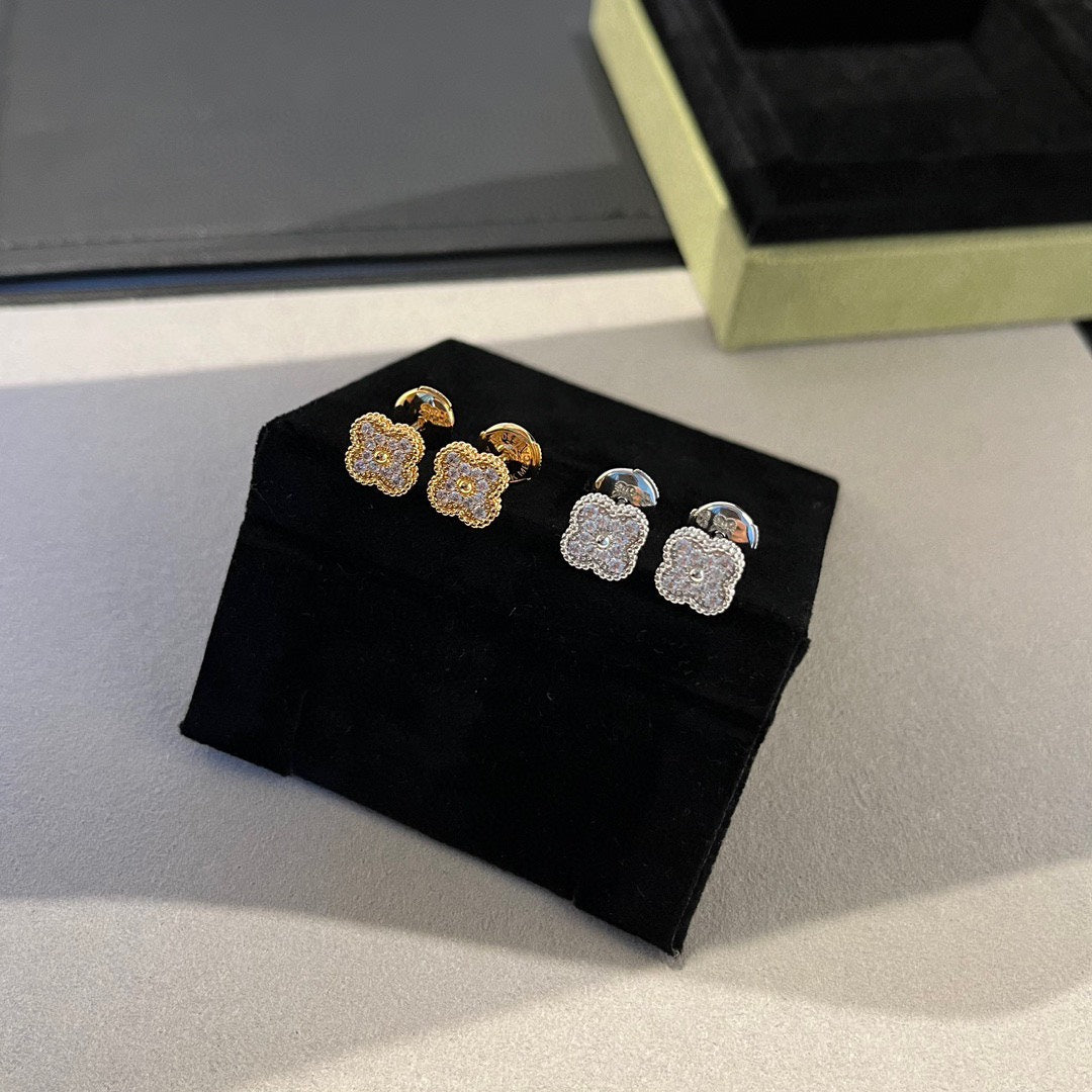 ¡®Glow Jewelry¡¯CLOVER MINI DIAMOND STUD EARRINGS