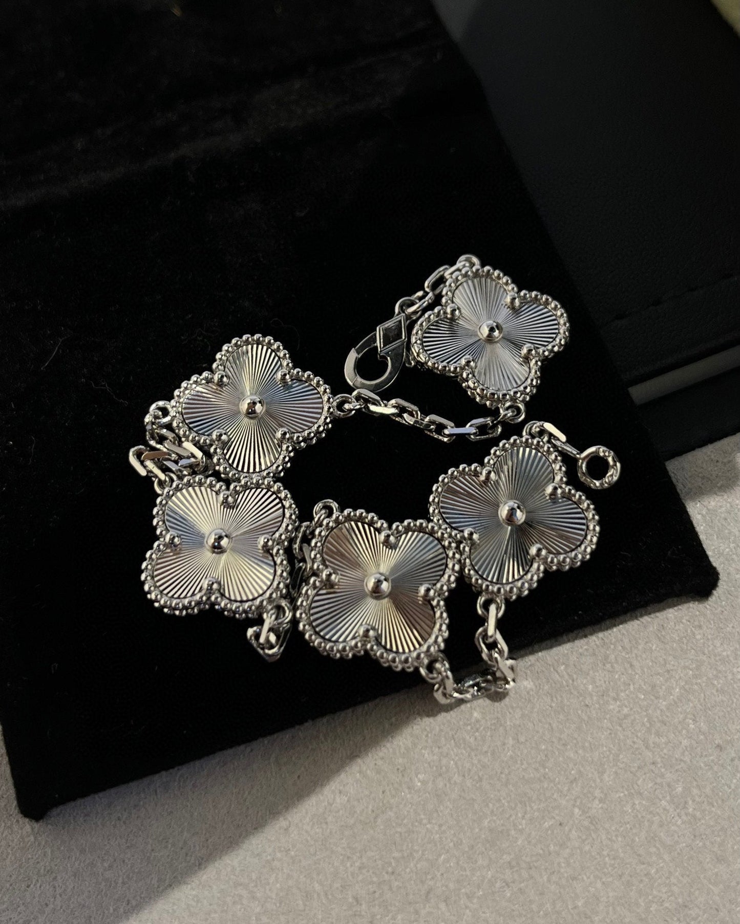 [Glow Jewelry]New  CLOVER 5 MOTIF LASER BRACELET COLLECTION