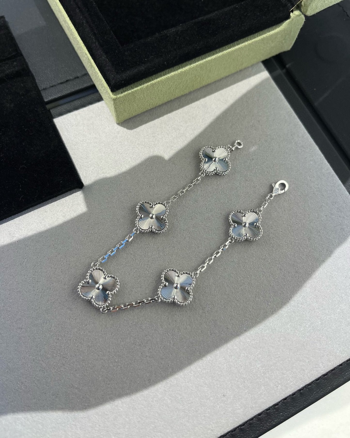 [Glow Jewelry]New  CLOVER 5 MOTIF LASER BRACELET COLLECTION